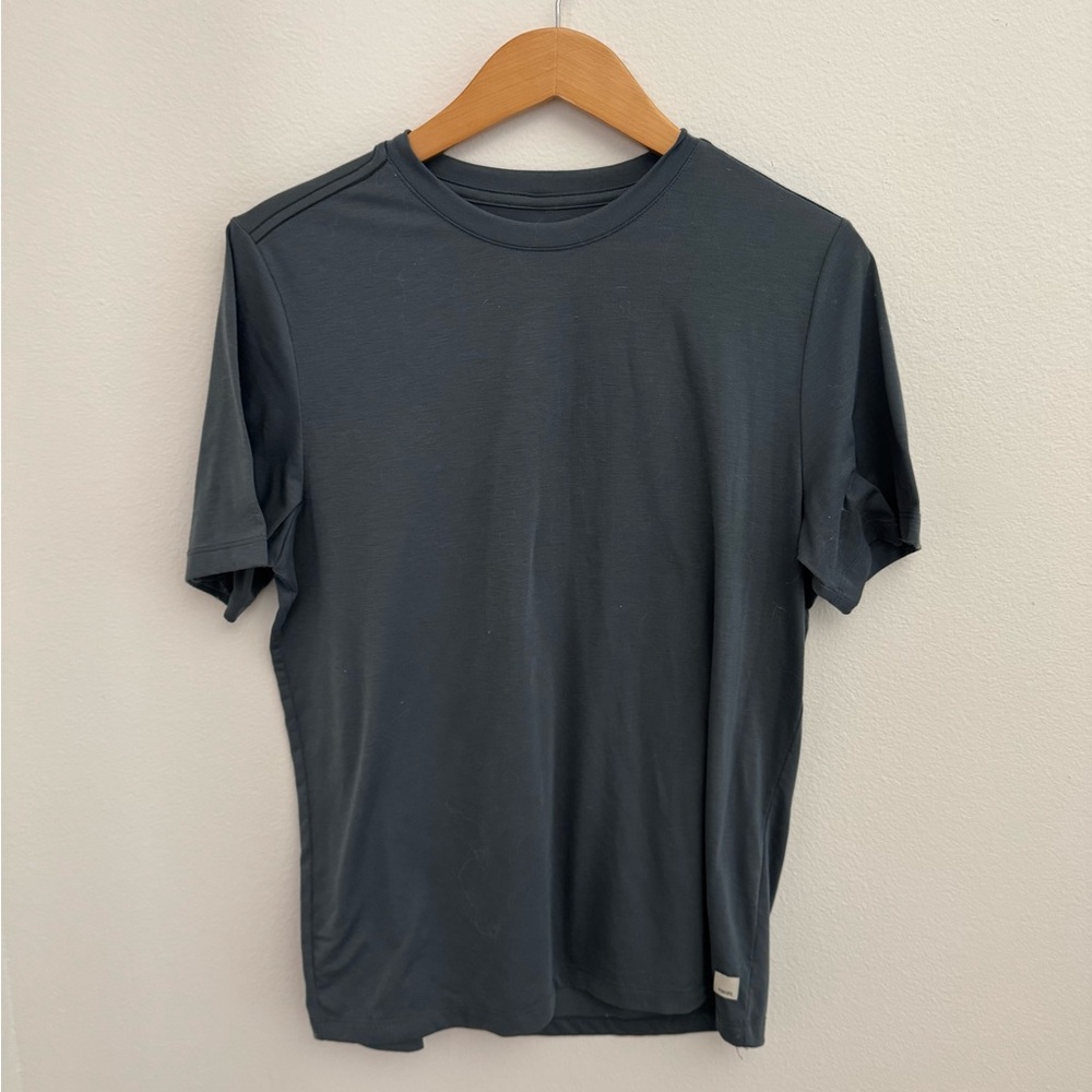 Vuori Current Tech Tee in Lake - Picture 4 of 6